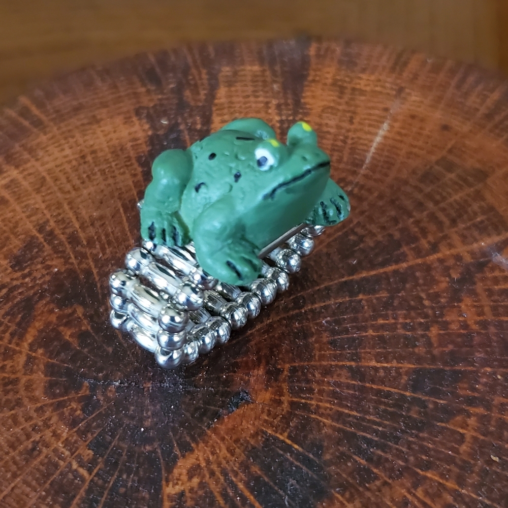 Little Frog Fashion Ring. New. - Picture 2 of 3